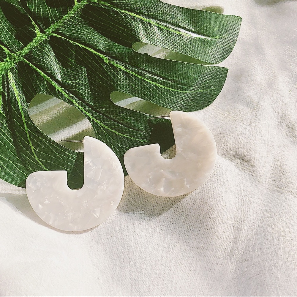 UO Style White Tortoise Hoop Earrings